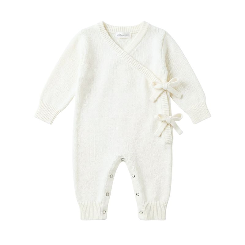 Strikket omslagsdress i offwhite med navn