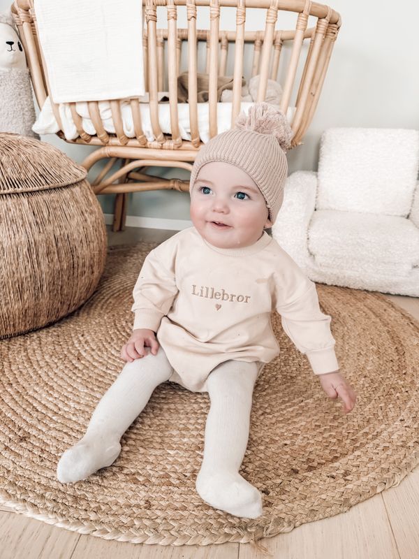 Sand sweatshirt romper med navn - Brodering