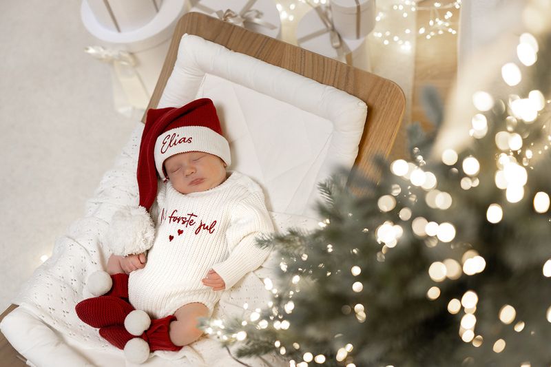 Julebooties med hvite pompom dusker